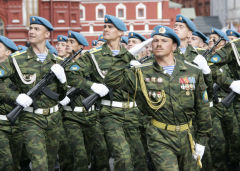 Зарплату военным повысят через год Анатолий